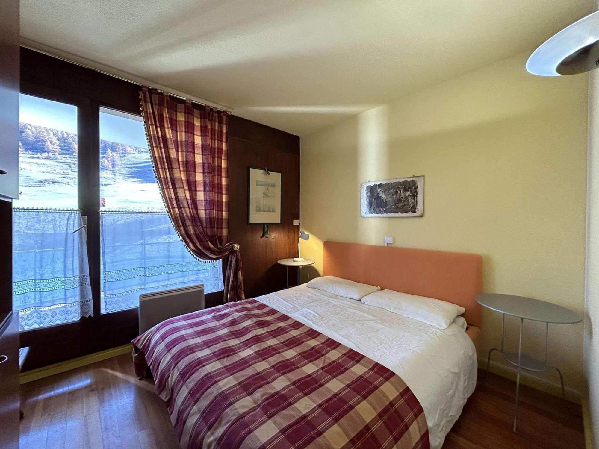 Appartement Skis Aux Pieds, 6 Pers Avec Parking, Montgenevre - Fr-1-330D-7 Buitenkant foto
